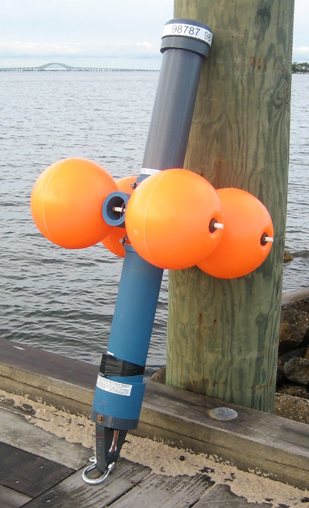 Submersible Argos beacon Model 113c with self-flotation option